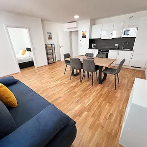 Modern, New, Next To Metro - Gg13 Apartamento